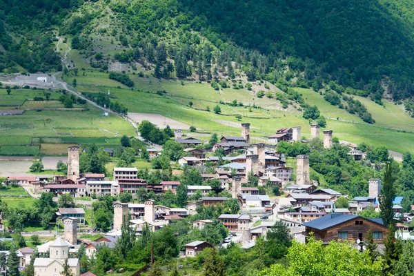 Mestia Georgia Antiguas Torres Con Pueblo Montaña Paisaje Famoso Mestia —  Fotos de Stock