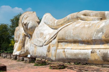 Ayutthaya, Tayland - Nirvana heykeli Ayutthaya, Tayland WAT LOKAYA SUTHA 'da. Dünya Mirası Bölgesi - Ayutthaya Tarihi Kenti.