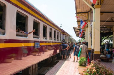 Ayutthaya, Tayland - Ayutthaya, Tayland 'daki Ayutthaya tren istasyonu. Tayland Devlet Demiryolu 'nda 4041 km' lik 1000mm 'lik demiryolu ağı var..