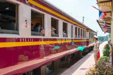 Ayutthaya, Tayland - Ayutthaya, Tayland 'daki Ayutthaya tren istasyonu. Tayland Devlet Demiryolu 'nda 4041 km' lik 1000mm 'lik demiryolu ağı var..