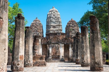 Sukhothai, Tayland - Sukhothai Tarih Parkı, Sukhothai, Tayland 'da Wat Si Sawai. Sukhothai ve Associated Historic Towns Dünya Mirası Bölgesi 'nin bir parçasıdır..