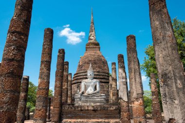 Sukhothai, Tayland - Wat Sra Sri Sukhothai Tarih Parkı, Sukhothai, Tayland. Sukhothai ve Associated Historic Towns Dünya Mirası Bölgesi 'nin bir parçasıdır..