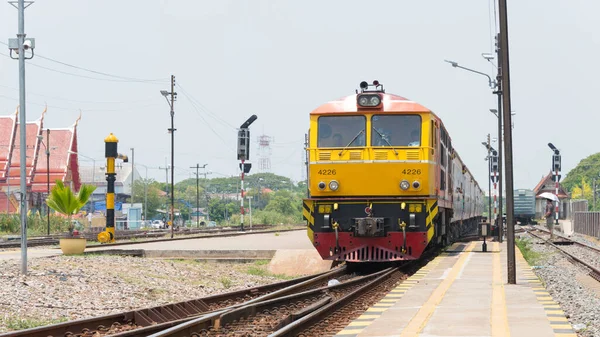 Ayutthaya Thailand Elektrische Diesellokomotive 4226 Der Staatseisenbahn Von Thailand Zieht — Stockfoto
