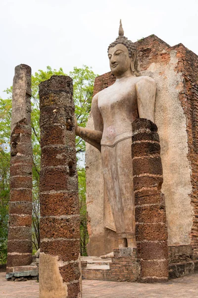 Sukhothai, Tayland - Wat Saphan Hin Sukhothai Tarih Parkı, Sukhothai, Tayland. Sukhothai ve Associated Historic Towns 'un Dünya Mirası Tarihi Kasabası' nın bir parçasıdır..