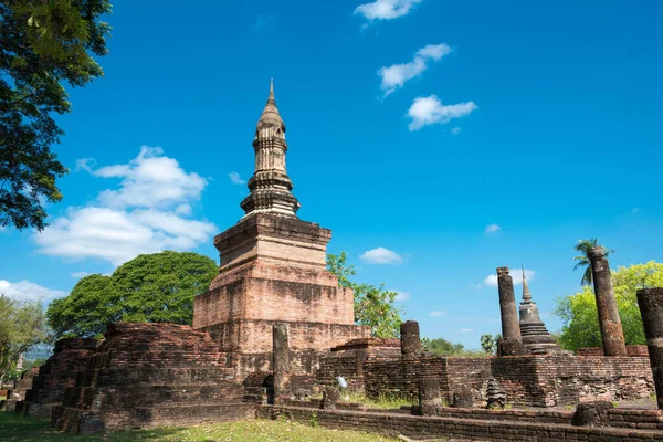 Sukhothai, Tayland - Sukhothai Tarih Parkı, Sukhothai, Tayland 'da Wat Mahathat. Sukhothai ve Associated Historic Towns Dünya Mirası Bölgesi 'nin bir parçasıdır..
