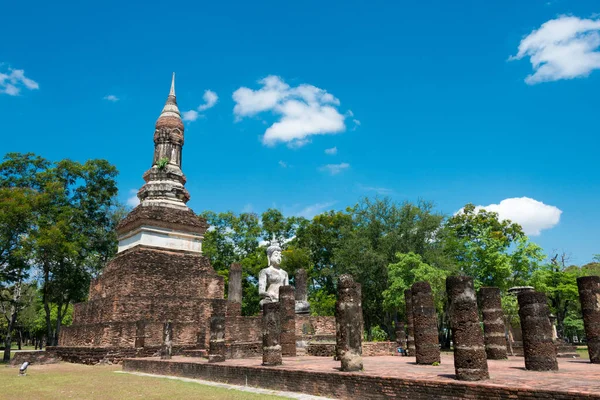 Sukhothai, Tayland - Wat Traphang Ngoen Sukhothai Tarih Parkı, Sukhothai, Tayland. Sukhothai ve Associated Historic Towns 'un bir parçasıdır..