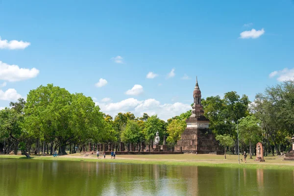 Sukhothai, Tayland - Wat Traphang Ngoen Sukhothai Tarih Parkı, Sukhothai, Tayland. Sukhothai ve Associated Historic Towns 'un bir parçasıdır..