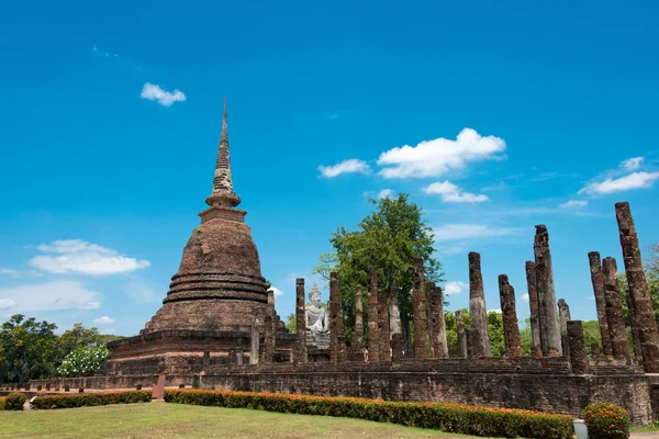 Sukhothai, Tayland - Wat Sra Sri Sukhothai Tarih Parkı, Sukhothai, Tayland. Sukhothai ve Associated Historic Towns Dünya Mirası Bölgesi 'nin bir parçasıdır..