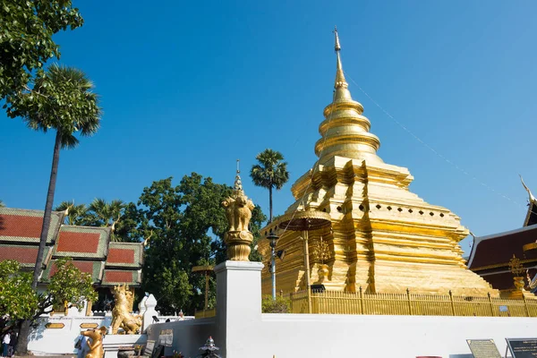 Chiang Mai, Tayland - Wat Phra that Si Chom Thong Worawihan, Chom Thong District, Chiang Mai, Tayland. Manastır aslında 15. yüzyılda inşa edildi..