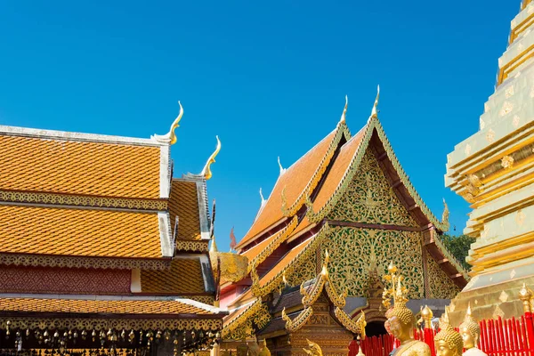 Chiang Mai, Tayland - Wat Phrathat Doi Suthep, Chiang Mai, Tayland. Tapınak ilk olarak 1383 yılında inşa edildi..