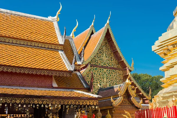 Chiang Mai, Tayland - Wat Phrathat Doi Suthep, Chiang Mai, Tayland. Tapınak ilk olarak 1383 yılında inşa edildi..