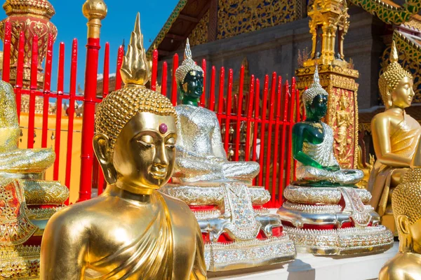 Chiang Mai, Tayland - Wat Phrathat Doi Suthep, Tayland 'da Buda Heykeli. Tapınak ilk olarak 1383 yılında inşa edildi..