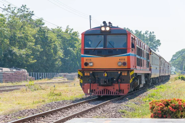 Chiang Mai, Tayland - Tayland Devlet Demiryolu Diesel elektrikli lokomotif 4115 Chiang Mai tren istasyonu, Chiang Mai, Tayland.