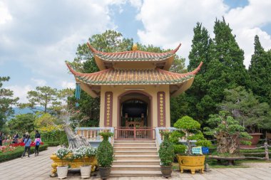 Dalat, Vietnam Truc Lam Zen Manastırı. Dalat, Vietnam 'da ünlü bir tarihi mekan..