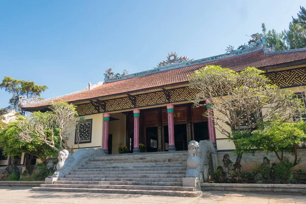 Dalat, Vietnam - Linh Son Pagoda (Chua Linh Son). Dalat, Vietnam 'da ünlü bir tarihi mekan..