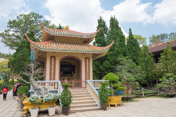 Dalat, Vietnam Truc Lam Zen Manastırı. Dalat, Vietnam 'da ünlü bir tarihi mekan..