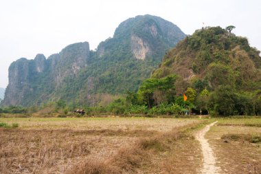 Vang Vieng, Laos - Vang Vieng 'in doğa görüntüsü. Vang Vieng, Vientiane Vilayeti, Laos 'ta ünlü bir manzara..
