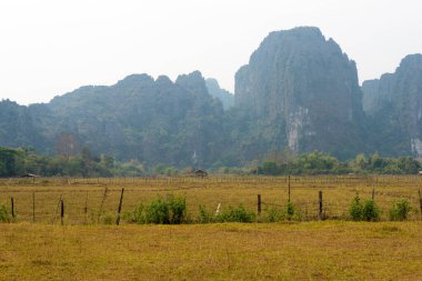 Vang Vieng, Laos - Vang Vieng 'in doğa görüntüsü. Vang Vieng, Vientiane Vilayeti, Laos 'ta ünlü bir manzara..