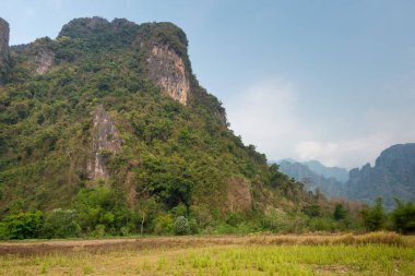 Vang Vieng, Laos - Vang Vieng 'in doğa görüntüsü. Vang Vieng, Vientiane Vilayeti, Laos 'ta ünlü bir manzara..