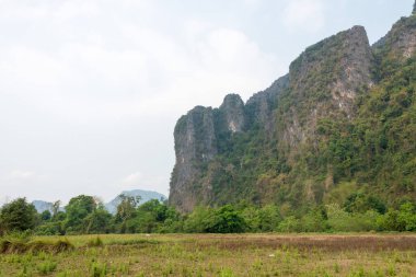 Vang Vieng, Laos - Vang Vieng 'in doğa görüntüsü. Vang Vieng, Vientiane Vilayeti, Laos 'ta ünlü bir manzara..