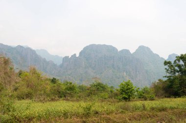 Vang Vieng, Laos - Vang Vieng 'in doğa görüntüsü. Vang Vieng, Vientiane Vilayeti, Laos 'ta ünlü bir manzara..
