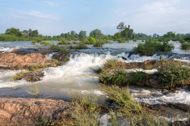 Champasak, Laos - Li Phi Şelalesi (Tat Somphamit) Mekong Nehri 'nde. Mekong Nehri 'nde ünlü bir manzara, 4000 ada, Champasak Eyaleti, Laos.