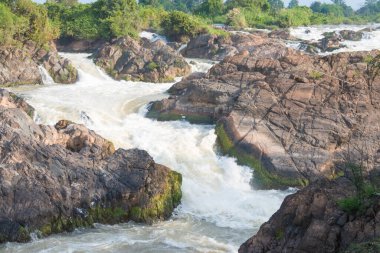 Champasak, Laos - Li Phi Şelalesi (Tat Somphamit) Mekong Nehri 'nde. Mekong Nehri 'nde ünlü bir manzara, 4000 ada, Champasak Eyaleti, Laos.