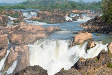 Champasak, Laos - Li Phi Şelalesi (Tat Somphamit) Mekong Nehri 'nde. Mekong Nehri 'nde ünlü bir manzara, 4000 ada, Champasak Eyaleti, Laos.