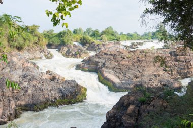 Champasak, Laos - Li Phi Şelalesi (Tat Somphamit) Mekong Nehri 'nde. Mekong Nehri 'nde ünlü bir manzara, 4000 ada, Champasak Eyaleti, Laos.