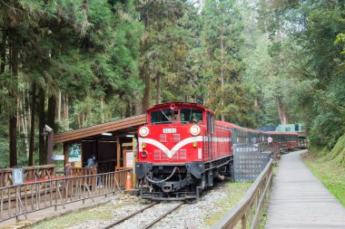 Chiayi County, Tayvan - Alishan Forest Railway DL-43 Diesel lokomotifi Alishan National Scenic Area, Chiayi County, Tayvan.