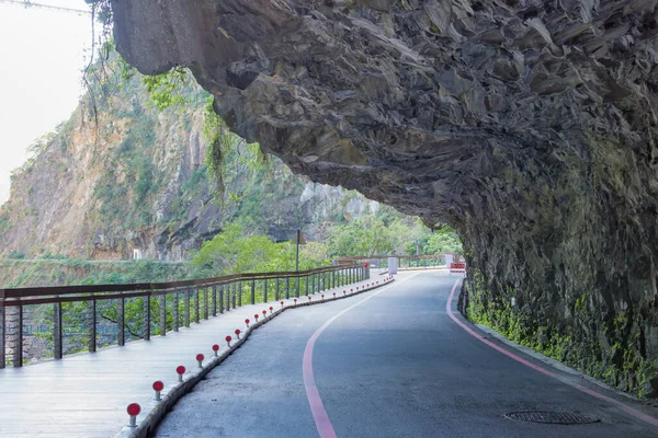 Hualien Taiwan Svälj Grotto Trail Yanzikou Taroko Nationalpark Berömd Turistort — Stockfoto