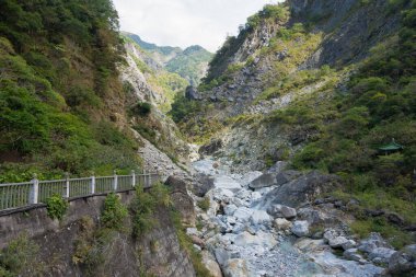 Hualien, Tayvan - Taroko Ulusal Parkı 'ndaki Cimu Köprüsü yakınlarında güzel manzara. Xiulin, Hualien, Tayvan 'da ünlü bir turizm merkezi..