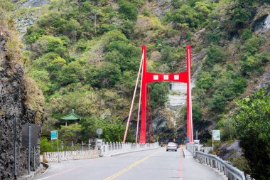 Hualien, Tayvan - Taroko Ulusal Parkı 'ndaki Cimu Köprüsü. Xiulin, Hualien, Tayvan 'da ünlü bir turizm merkezi..
