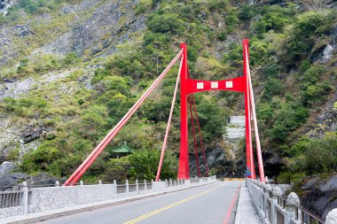 Hualien, Tayvan - Taroko Ulusal Parkı 'ndaki Cimu Köprüsü. Xiulin, Hualien, Tayvan 'da ünlü bir turizm merkezi..