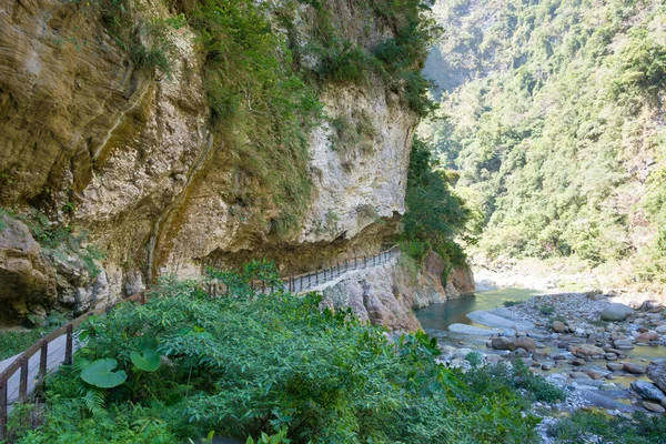 沙卡当小径 神秘山谷小径 塔鲁科国家公园 台湾华林市秀林的一个著名旅游胜地 — 图库照片