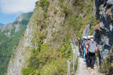 Hualien, Tayvan - Mar 03 2020 - Zhuilu Kayalıkları Taroko Ulusal Parkı 'ndaki Zhuilu Eski Yolu, Xiulin, Hualien, Tayvan.