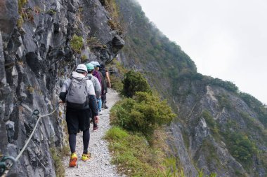 Hualien, Tayvan - Mar 03 2020 - Zhuilu Kayalıkları Taroko Ulusal Parkı 'ndaki Zhuilu Eski Yolu, Xiulin, Hualien, Tayvan.