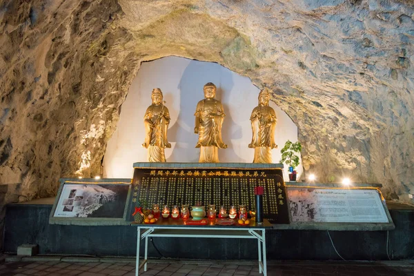 Hualien, Tayvan - 13 Şubat 2020 - Taroko Ulusal Parkı 'ndaki Cenotaph of Changchun (Ebedi Bahar) Tapınağı, Xiulin, Hualien, Tayvan.
