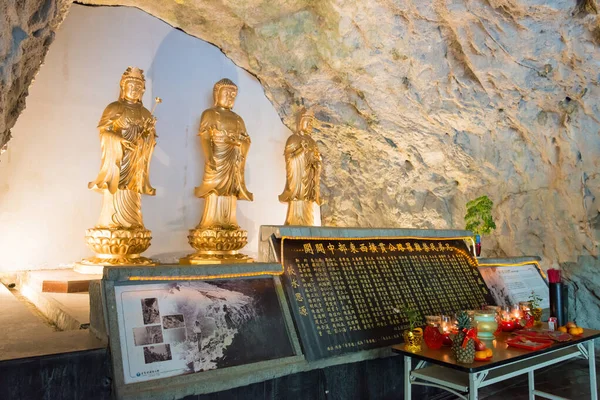 Hualien, Tayvan - 13 Şubat 2020 - Taroko Ulusal Parkı 'ndaki Cenotaph of Changchun (Ebedi Bahar) Tapınağı, Xiulin, Hualien, Tayvan.