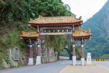 Hualien, Tayvan - 13 Şubat 2020 - Taroko Kemeri İl Otoyolu 8 (Central Cross-Island Otoyolu). Taroko Ulusal Parkı, Xiulin, Hualien, Tayvan 'da ünlü bir turizm merkezi..