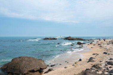 Yeni Taipei Şehri, Tayvan - Shimen Mağarası 'ndan güzel manzara. Shimen Bölgesi, New Taipei City, Tayvan 'da ünlü bir turizm merkezi..