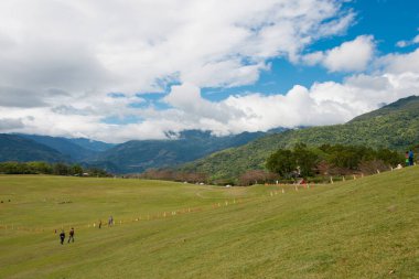 Taitung, Tayvan Luye Highland sıcak hava balonu bölgesi. Taitung County, Tayvan 'daki Luye Kasabası' nda ünlü bir turizm merkezi..