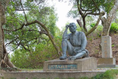 Tainan, Tayvan - Hatta Bronz heykel Guantian Bölgesi, Tainan, Tayvan 'daki Wusanto Barajı manzaralı alanda. Yoichi Hatta (1886-1942) Japon mühendis, Wusanto Barajı 'nı tasarladı..