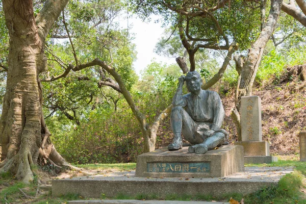 Tainan, Tayvan - Hatta Bronz heykel Guantian Bölgesi, Tainan, Tayvan 'daki Wusanto Barajı manzaralı alanda. Yoichi Hatta (1886-1942) Japon mühendis, Wusanto Barajı 'nı tasarladı..