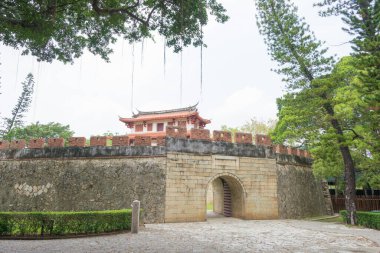 Tainan, Tayvan - Tainan, Tayvan 'daki Büyük Güney Kapısı. Büyük Güney Kapısı, Tainan Duvarı 'nın 1736' da inşa edilen 14 kapısının bir parçasıdır..