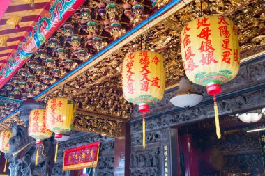Taipei, Tayvan - Songshan Bölgesindeki Songshan Ciyou Tapınağı, Tayvan. Tapınak 1753 'te inşa edildi ve Tanrıça Mazu' ya ithaf edildi..