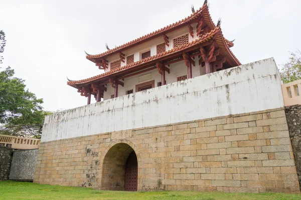 Tainan, Tayvan - Tainan, Tayvan 'daki Büyük Güney Kapısı. Büyük Güney Kapısı, Tainan Duvarı 'nın 1736' da inşa edilen 14 kapısının bir parçasıdır..