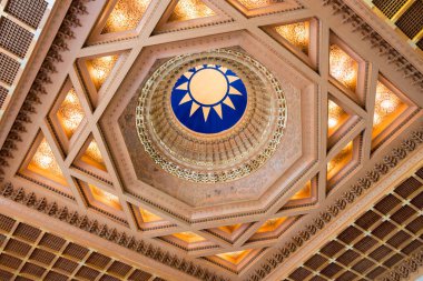 Taipei, Tayvan, Chiang Kai-shek Anıt Salonundaki tavan. Tayvan 'ın Taipei şehrinde ünlü bir turizm merkezi..