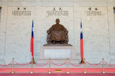 Taipei, Tayvan Chiang Kai-shek Anıt Salonu 'nda Chiang Kai-shek' in heykeli. Tayvan 'ın Taipei şehrinde ünlü bir turizm merkezi..