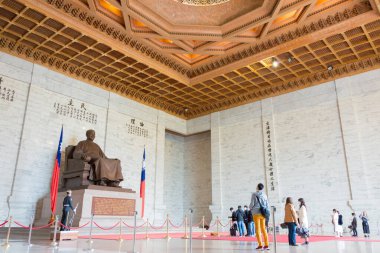 Taipei, Tayvan Chiang Kai-shek Anıt Salonu 'nda Chiang Kai-shek' in heykeli. Tayvan 'ın Taipei şehrinde ünlü bir turizm merkezi..